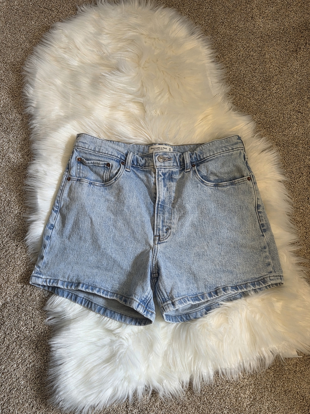 Abercrombie & Fitch High Rise 4" Mom Short - Light Blue